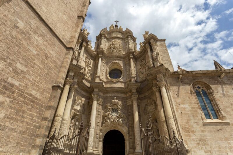 Valencia: Historic Center Audio-Guided Tour With Earphones - Tour Features
