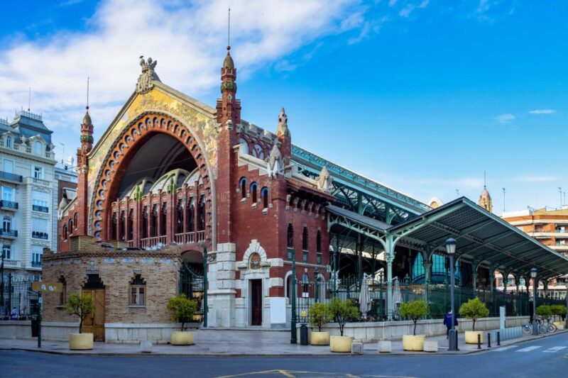 Valencia: Historic Center Audio-Guided Tour With Earphones - Navigation and Information Access