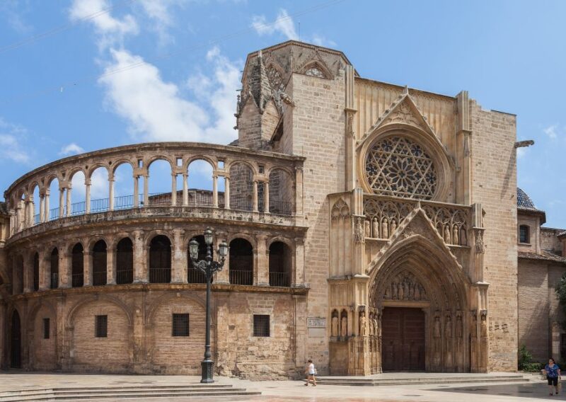 Valencia: History Walking Tour in the El Carmen District - Silk Exchange and Architecture