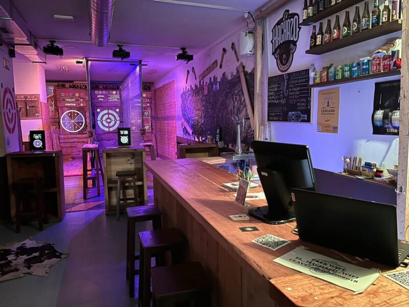 Valencia: Interactive Axe Throwing 1h - Experience Highlights