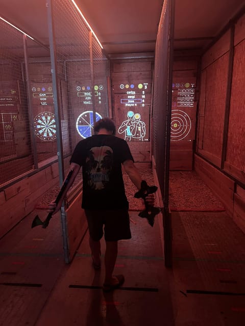 Valencia: Interactive Axe Throwing 1h - Participation Guidelines