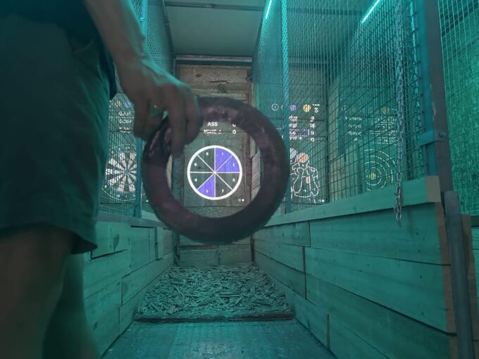 Valencia: Interactive Axe Throwing 1h - Accessibility and Languages