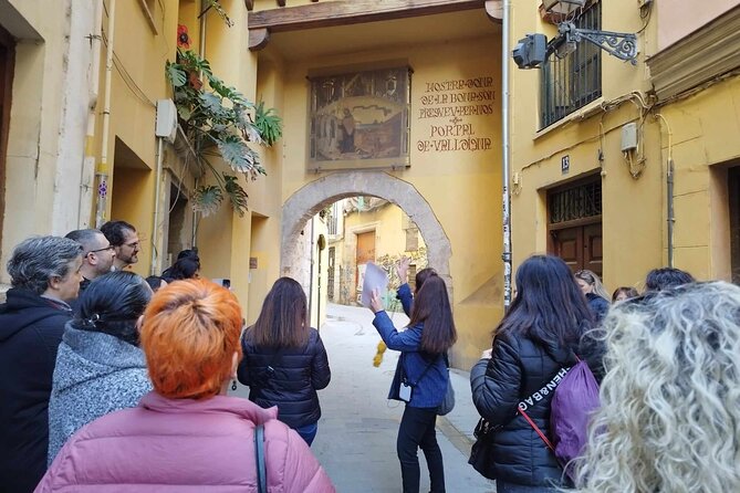 Valencia: Mercado, Paella, Old Town and Street Food Tour - Savoring Authentic Paella