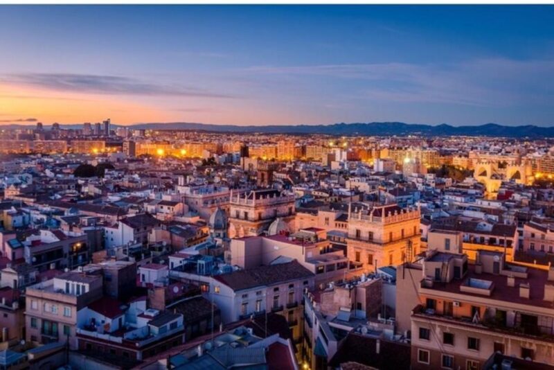 Valencia: Must-See Attractions Walking Tour - Ciutat Vella: Valencias Oldest Quarters