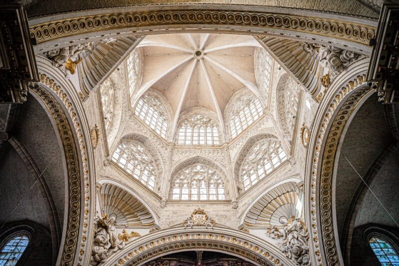 Valencia: Private and Guided City Walking Tour - Key Points