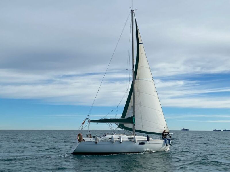 Valencia: Private Sailing Trip With Snacks and Drinks - Excluded Participants