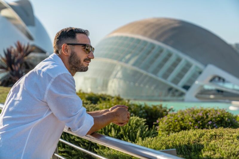Valencia: Professional Photoshoot at City of Arts & Sciences - Key Points