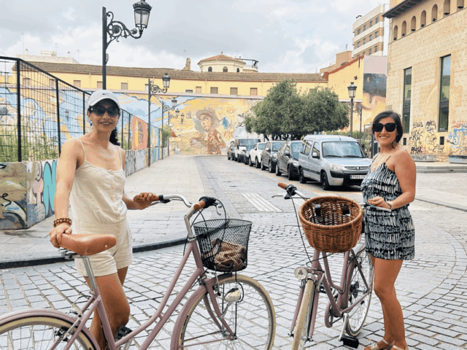Valencia (Ruzafa): Guided Bike Tour of the Citys Highlights - Relaxing in the Jardín Del Turia and the City of Arts and Sciences