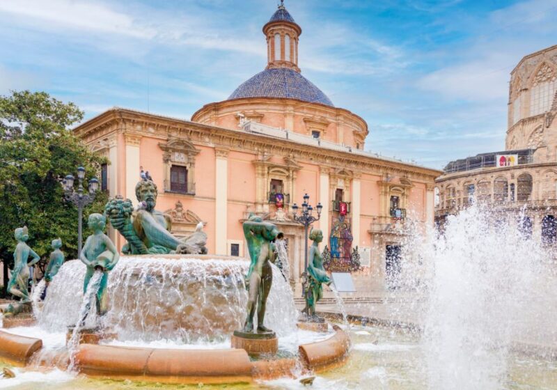 Valencia: Scavenger Hunt and Iconic Sights Self-Guided Tour - Key Points