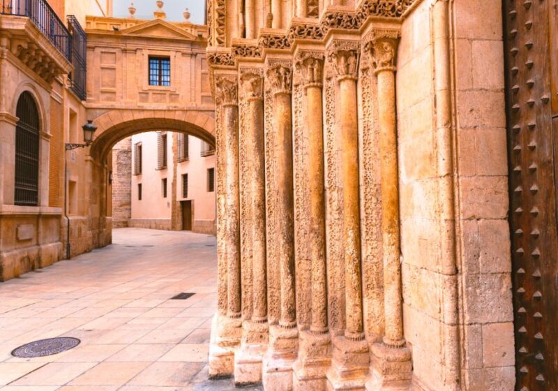 Valencia: Scavenger Hunt and Iconic Sights Self-Guided Tour - Solving Puzzles and Challenges
