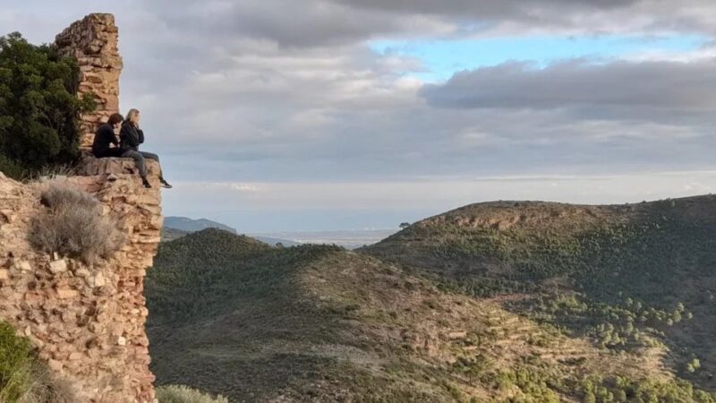 Valencia: Serra Castle Tour and Sunset - Hiking Back to Valencia