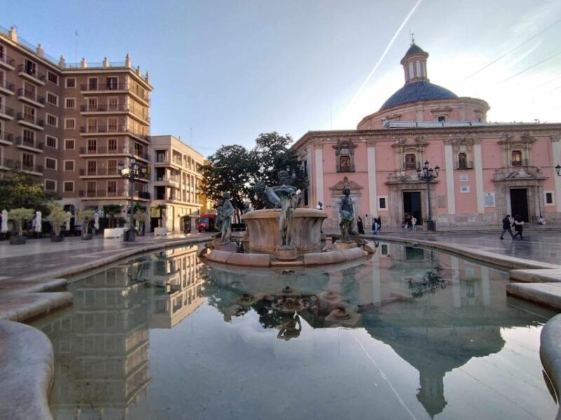 Valencia: Street Food Tour Including Paella & Tapas Tasting - Discovering the Old Town