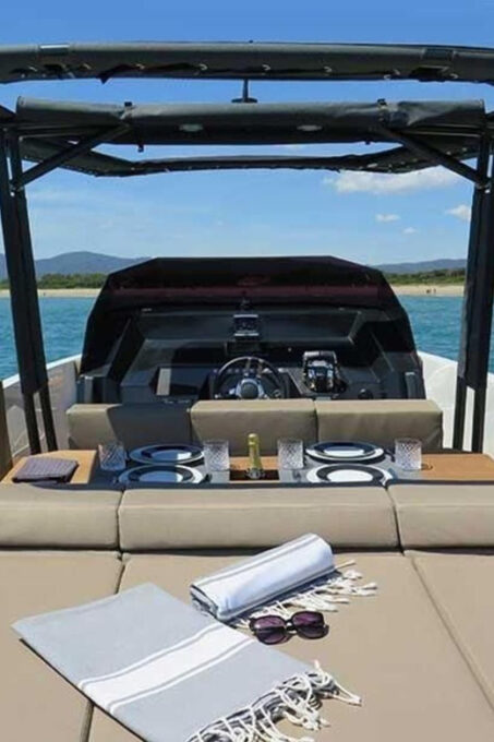 Valencia: Sunset Private Boat Tour With Cava - Capacity and Amenities