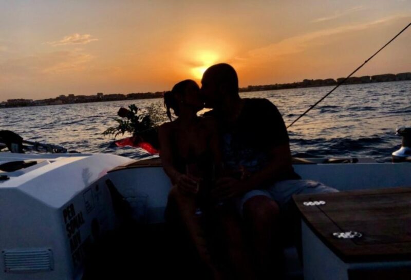 Valencia: Sunset Trip in a Sailboat With Drinks Included - Meeting Point
