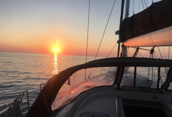 Valencia: Sunset Trip in a Sailboat With Drinks Included - Cancellation Policy