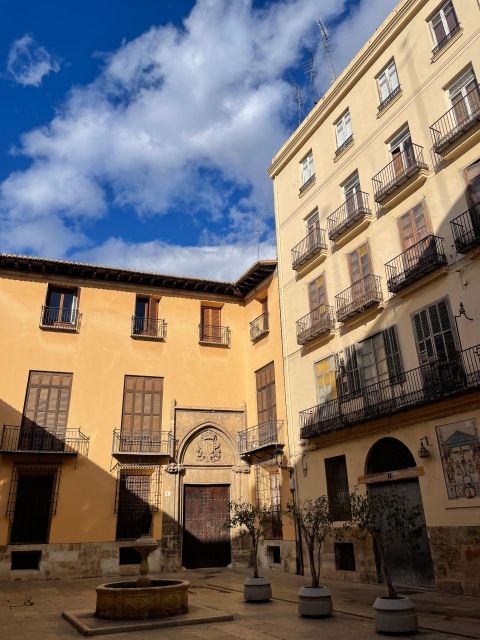 Valencia: the Best 18 Spots in the City by Bike! - Palau De Les Arts (Opera House)