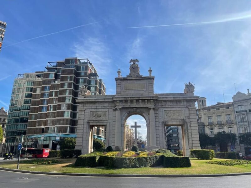 Valencia: the Best 25 Spots in the City by Bike! - Plaza De La Virgen & Basilica
