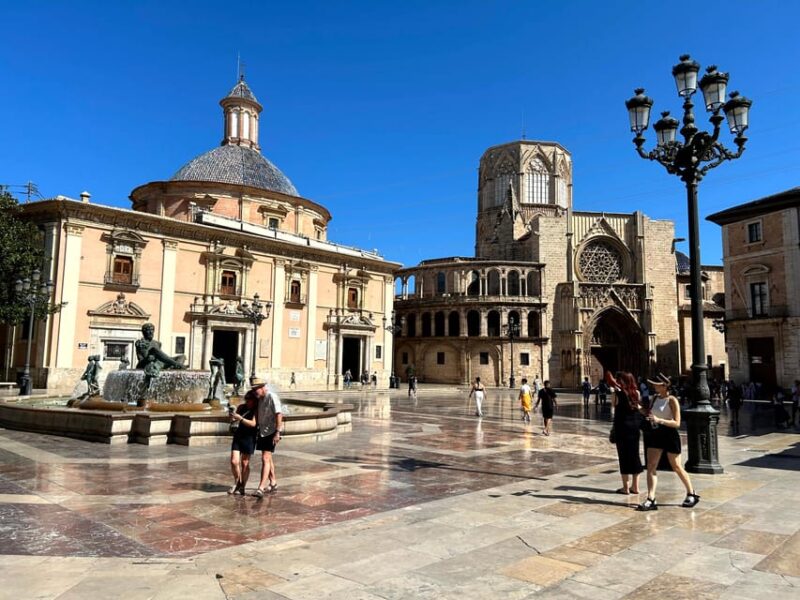 Valencia: TOP-20 City Sights Guided Tour, New Bike/E-Bike - Guided Experience