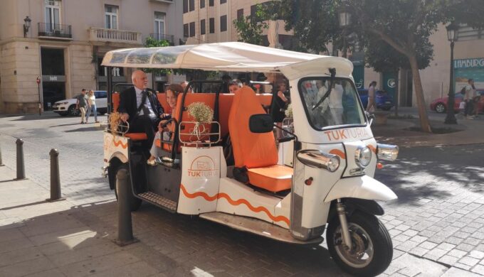 Valencia: Tuk Tuk City Tour - Experience and Features