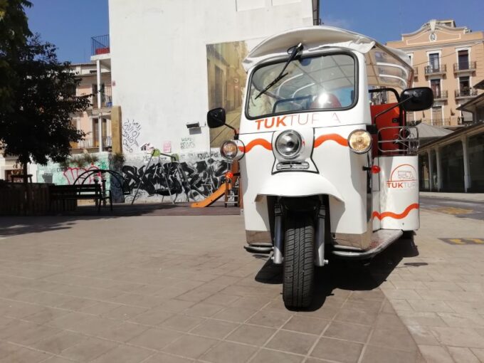 Valencia: Tuk Tuk Historical Tour - Wheelchair Accessibility