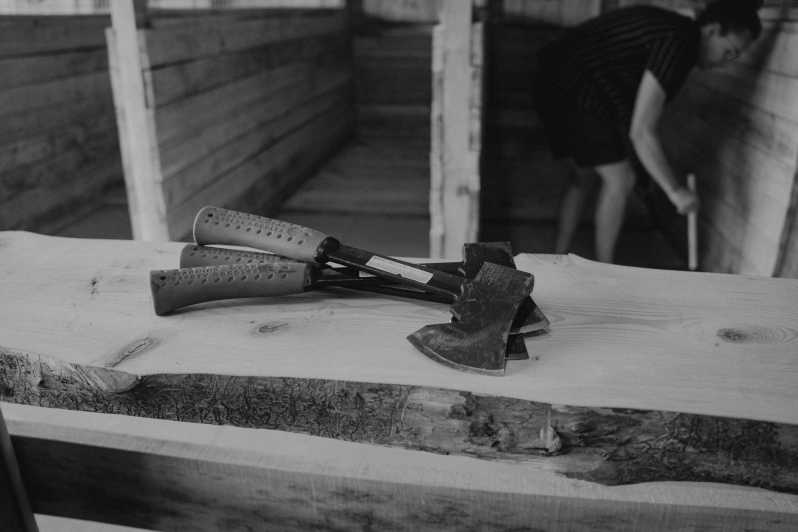 Valenciennes: Axe Throwing - Friendly Competition