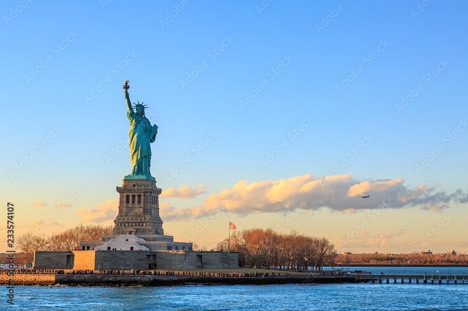Valentines Dinner Cruise With the NYC Skyline Shared Experience - Dining and Culinary Offerings