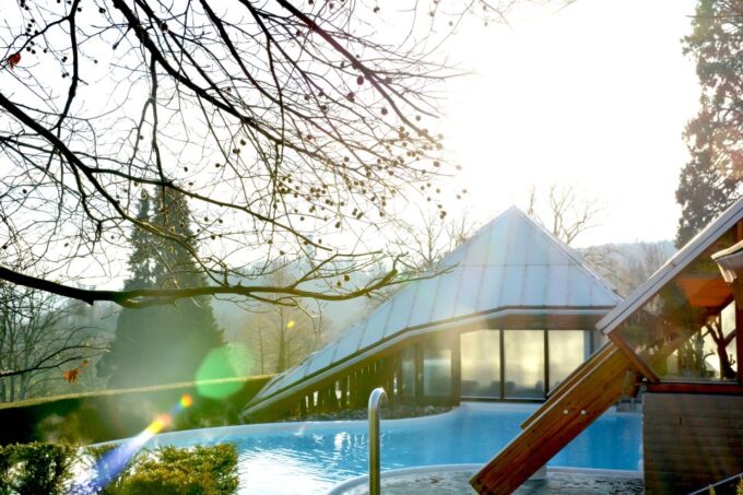 Valkenburg: Thermae 2000 Spa Entry Ticket - Age Restrictions