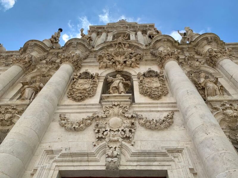 Valladolid: Private Guided Tour With Tapas and Wine Tasting - Personalized Pace and Attention