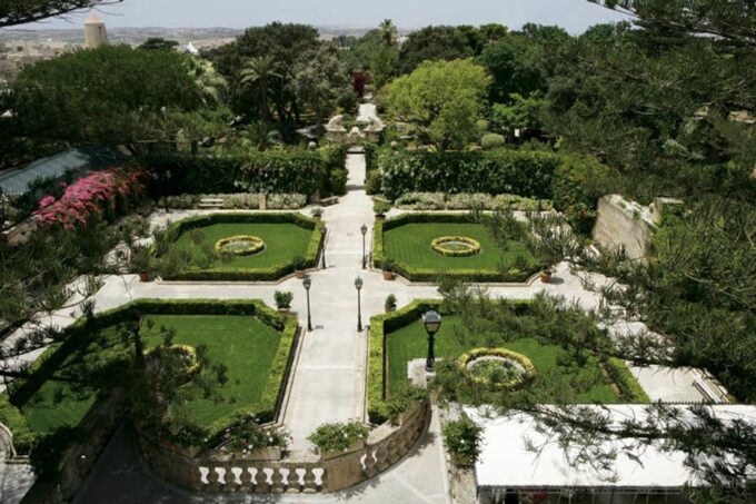 Valletta: Maltas Noble Homes and Palaces Private Tour - Hotel Pickup and Drop-off