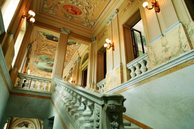 Valletta: Maltas Noble Homes and Palaces Private Tour - Private Transportation
