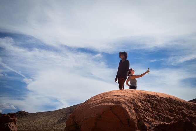 Valley of Fire Guided Hiking Tour and Mojave Desert Adventure - Experiencing a Different Side of Las Vegas