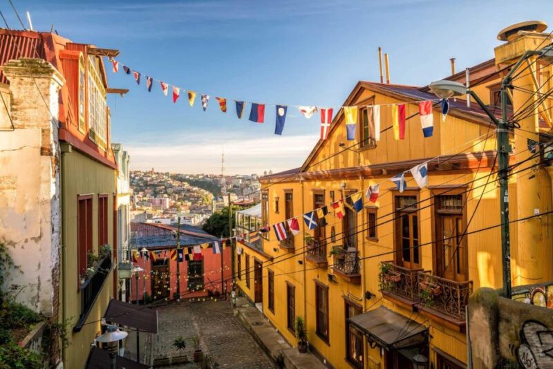 Valparaiso: Guided Walking Tour With Ascensor Rides - Pickup and Itinerary
