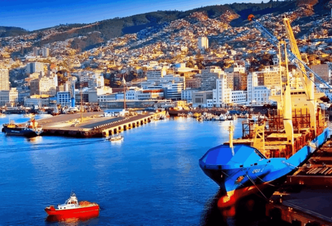 Valparaiso : Highlights Walking Tour With A Guide - Accessibility and Group Options