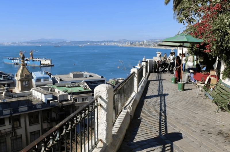 Valparaiso : Must-See Sites Walking Tour With A Guide - Experience Highlights
