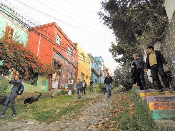 Valparaiso Walking Tour Including Funiculars and Trolley Bus Rides - Iconic Funiculars and Stunning Ocean Views