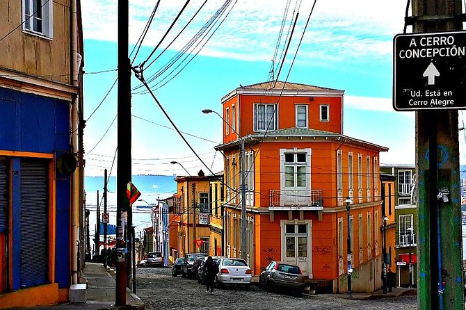 Valparaiso Walking Tour Including Funiculars and Trolley Bus Rides - Vintage Trolley Bus Ride