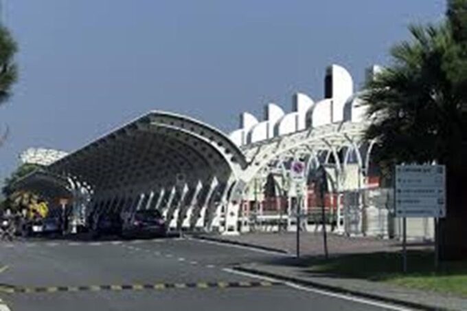 VAN 6 PAX TRANSFER FROM AIRPORT MILANO MALPENSA TO TREMEZZO - Frequently Asked Questions