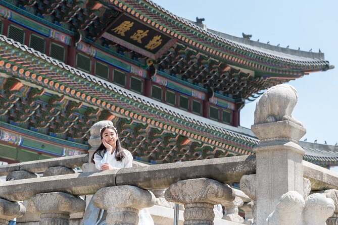 Van Tour in Seoul by Experts(Photography Option) - Knowledgeable Local Guide