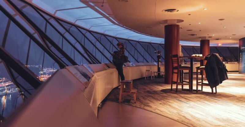 Vancouver: Attractions by Twilight Guided Tour With Dinner - Group Size and Experience