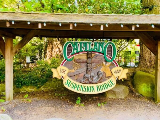 Vancouver Capilano Canyon Light&Peak of Christmas in Grouse - Live Tour Guide