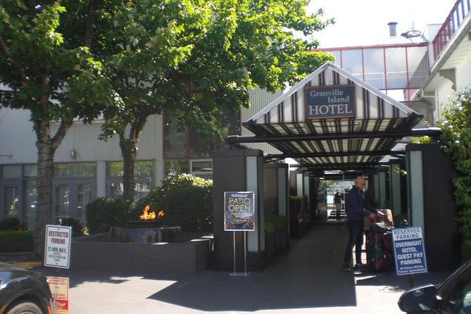 Vancouver City Finest and Social Wine Tasting Private Tour - Meal and Purchase Details