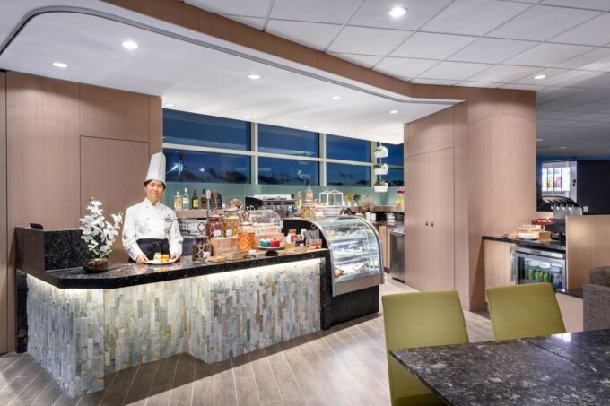 Vancouver International Airport (YVR): Premium Lounge Entry - Traveler Eligibility and Requirements