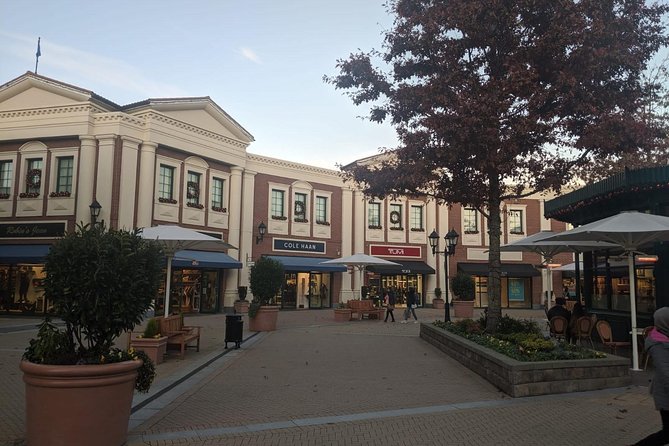Vancouver Lay Over Shopping (Mc Arthurglen Designer Outlet Mall ) Tour Private - Professional Shopper Assistance
