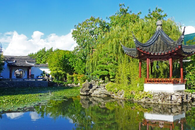 Vancouver's Urban Oasis: A Walking Tour - Vancouver Art Gallery Visit