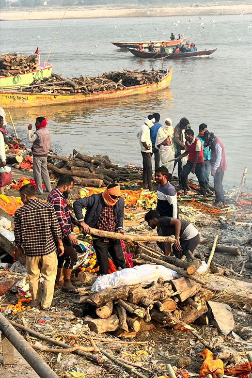 Varanasi: Manikarnika Ghat (Oldest Cremation Site) Tour - Key Points