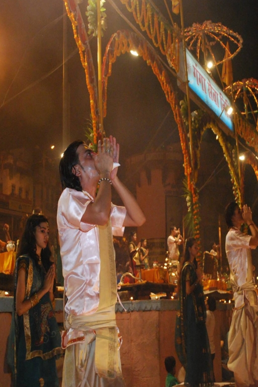 Varanasi: Night Boat Ride, Aarati Ceremony and Dinner - Itinerary Details