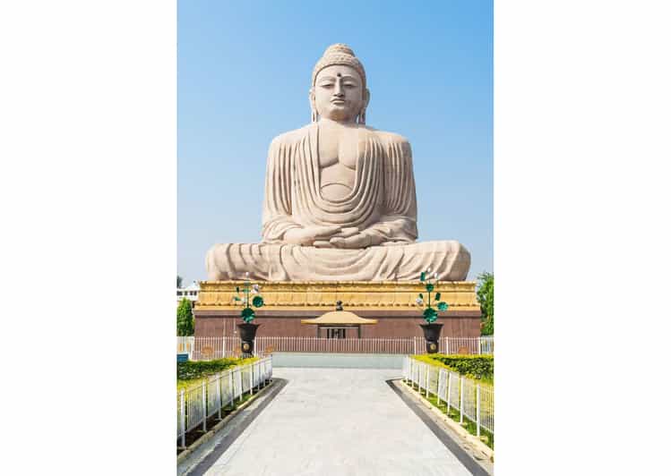 Varanasi to Bodhgaya : a Day Trip of Enlightment Exploration - Exploring Mahabodhi Temple