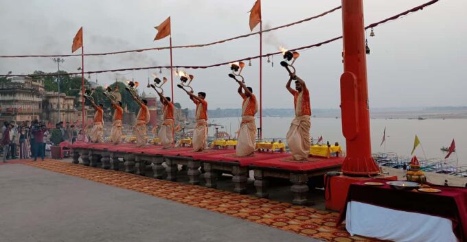 Varanasi Walking Tour:- a Walk Through the Heritage. - Visiting Kashi Vishwanath Temple