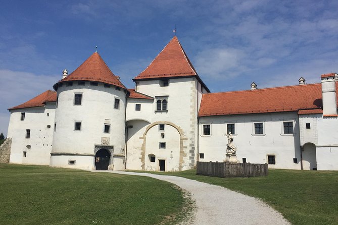 Varazdin Baroque Town & Trakoscan Castle, Small Group From Zagreb - Discovering Trakoscan Castle