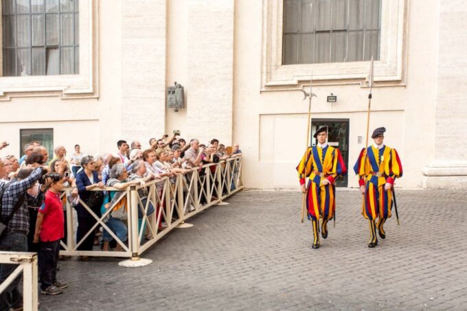 Vatican City: Skip-the-Line Vatican Museums & Sistine Chapel - Meeting Point and Dress Code